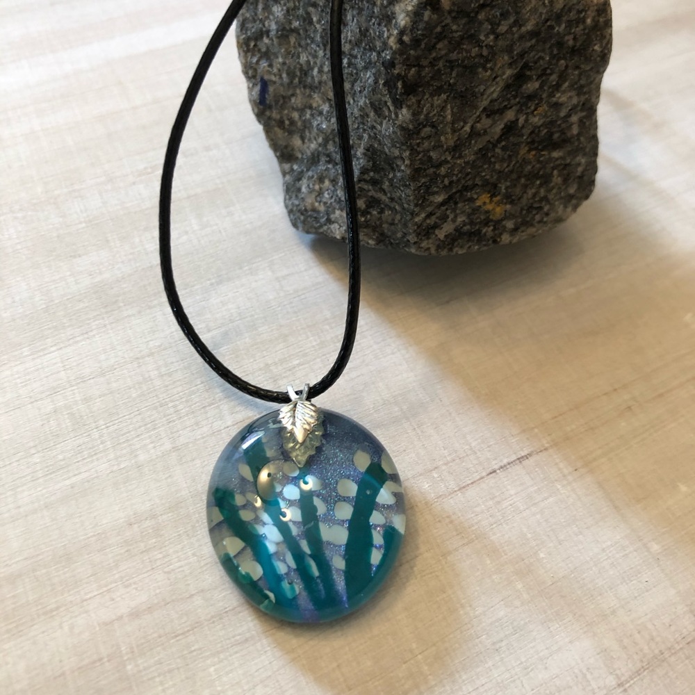 Floral necklace glass pendant necklace Glass NWT